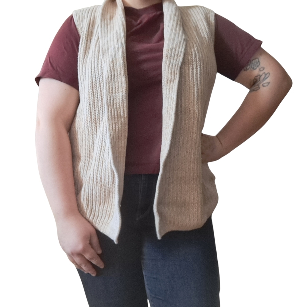 GAP Cozy Beige Knit Vest | Size L | Lightweight & Versatile Layer